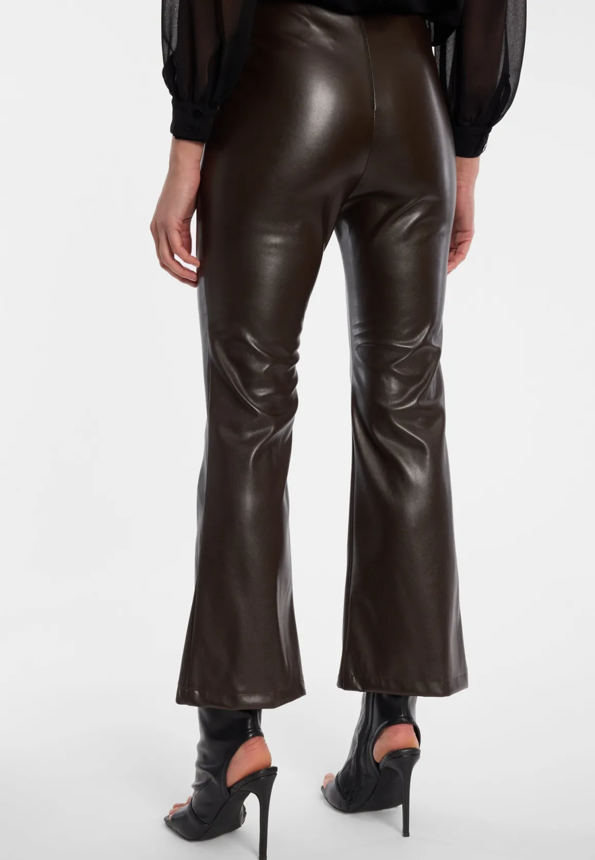 Cropped Flared Hose Elurima