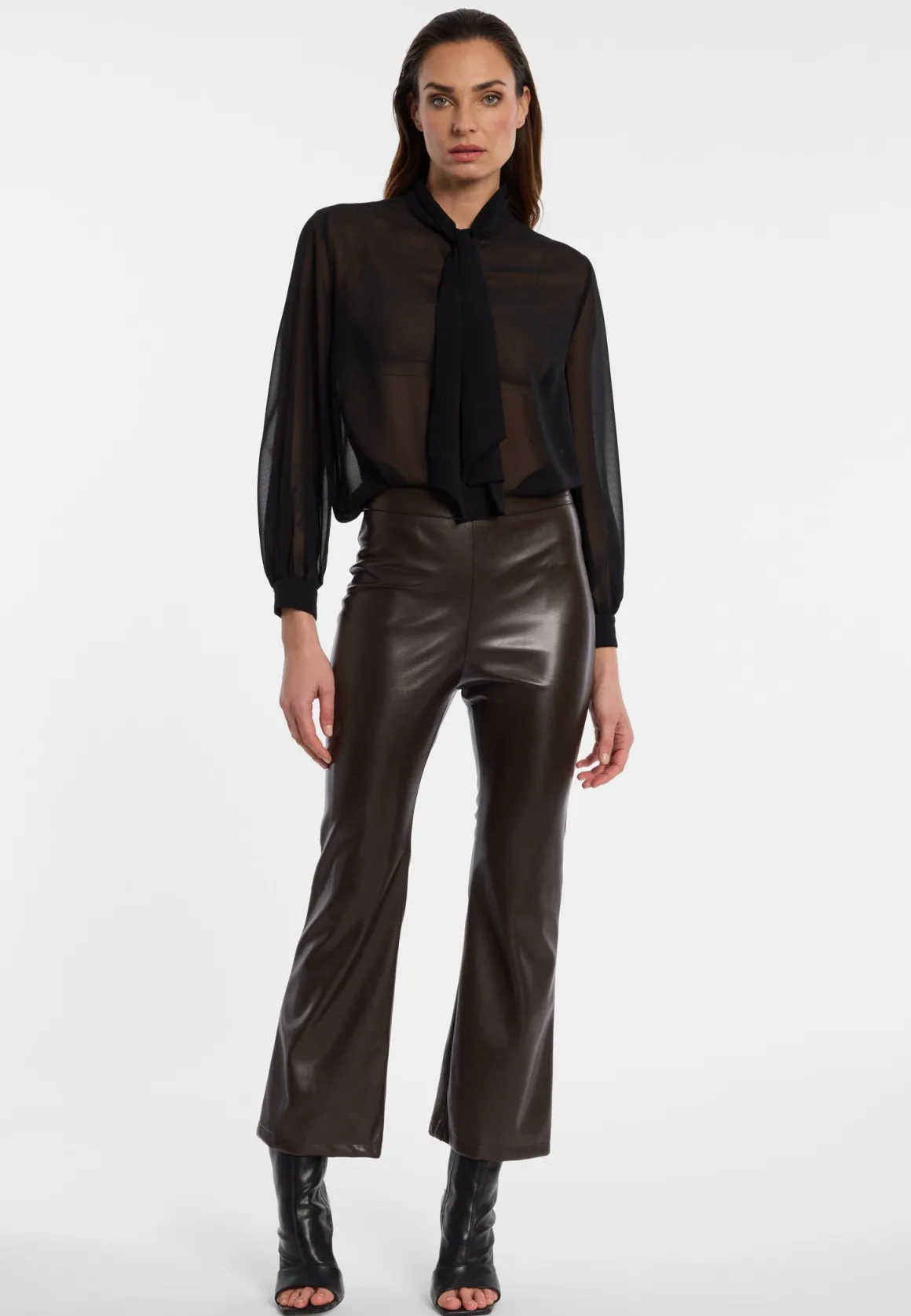 Cropped Flared Hose Elurima