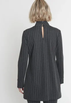Cut Out Top Mesyne