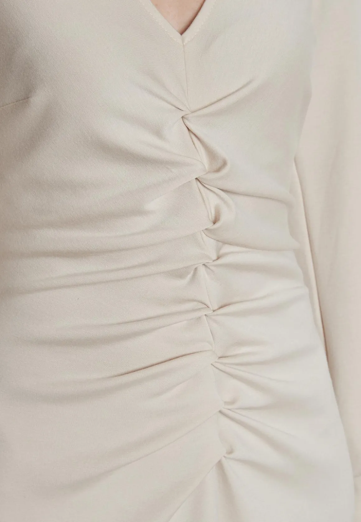 Tailliertes Kleid Hefari
