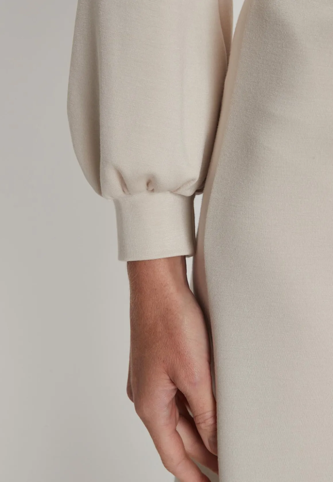 Tailliertes Kleid Hefari