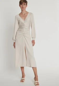 Tailliertes Kleid Hefari